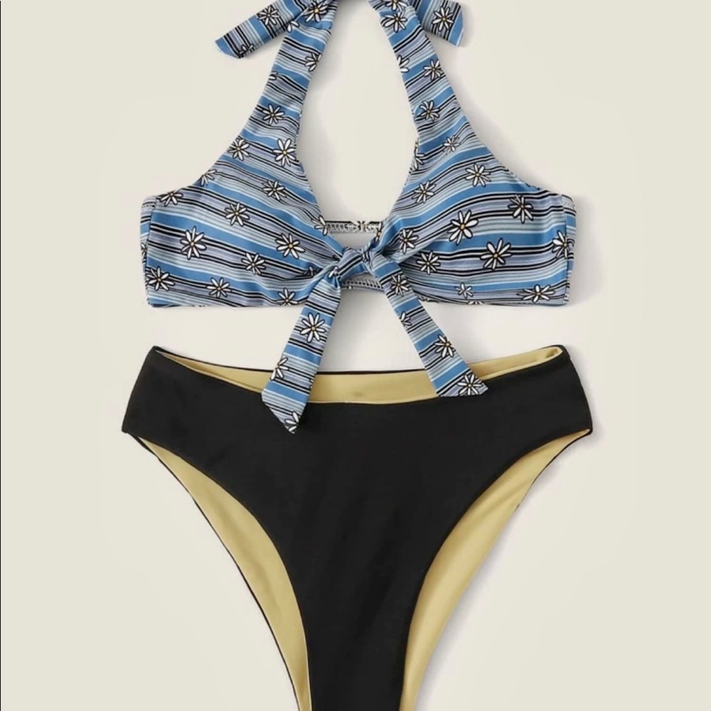 Bikini - Picture 2 of 5